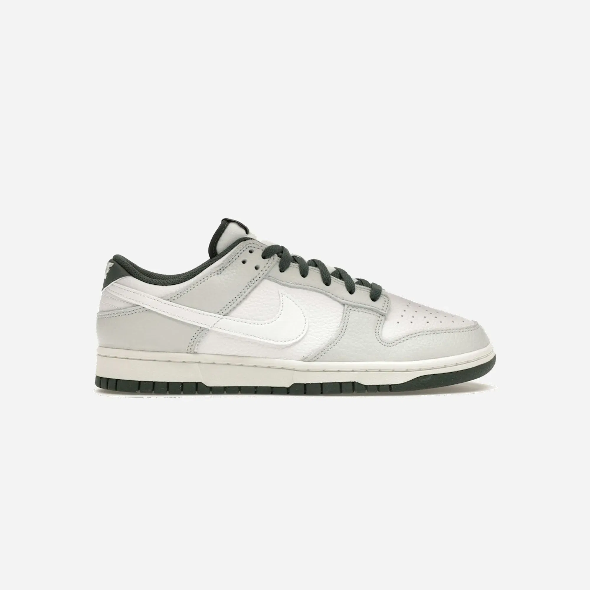 Nike Dunk Low Retro SE Photon Dust Vintage Green