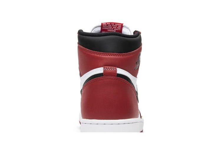 Air Jordan 1 Retro High OG Chicago 2015