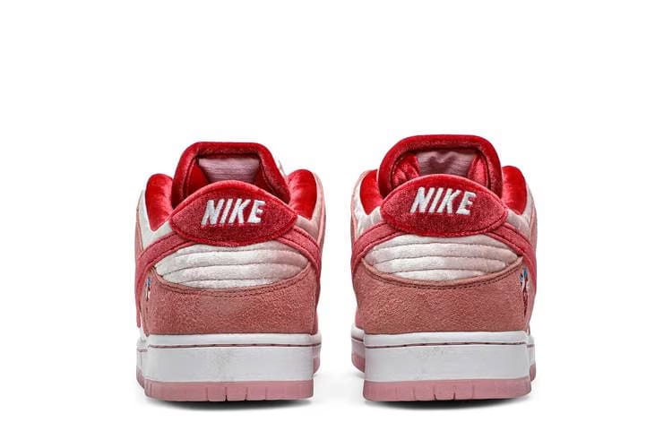 NIKE SB DUNK LOW STRANGELOVE SKATEBOARDS
