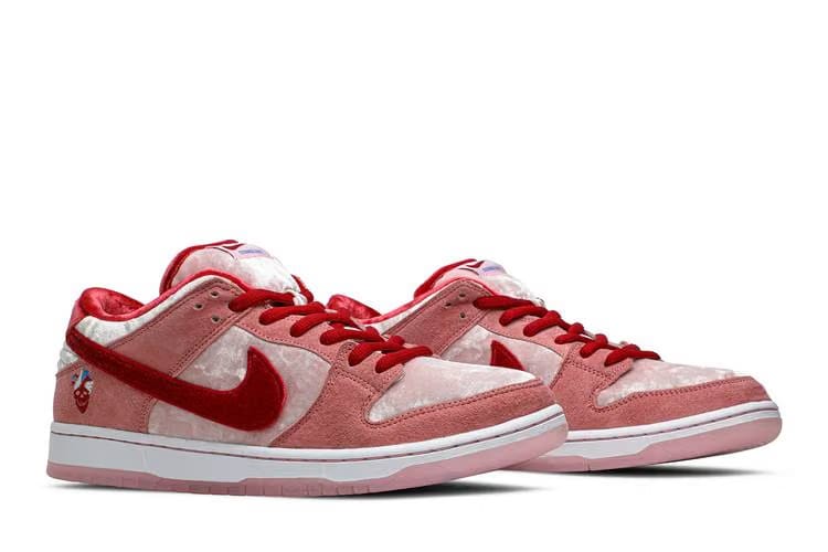 NIKE SB DUNK LOW STRANGELOVE SKATEBOARDS