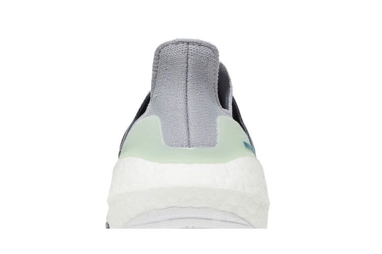 Adidas UltraBoost 22 Halo Silver