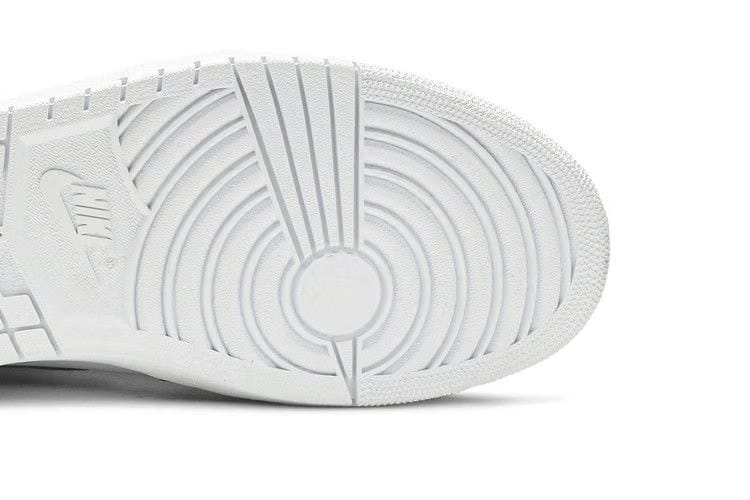 Air Jordan 1 Retro High Silver Medal