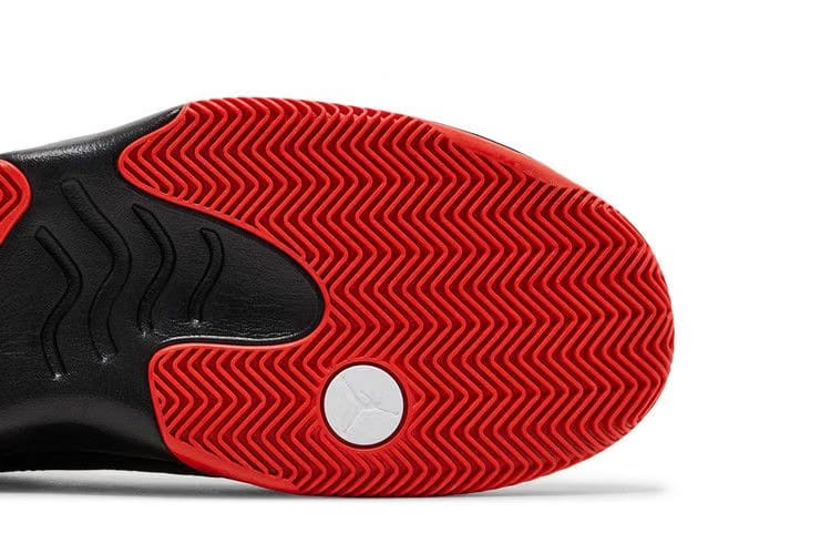 Air Jordan Max Aura 2 Bred