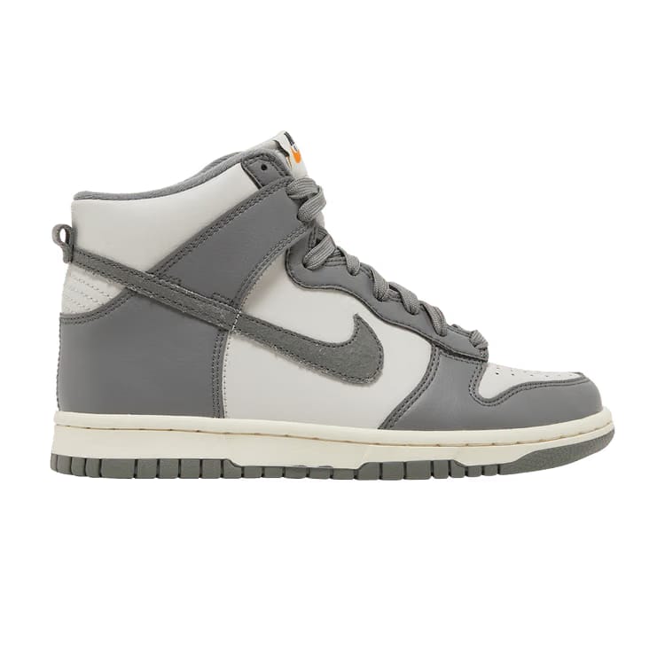 Dunk High SE GS Light Bone Tumbled Grey
