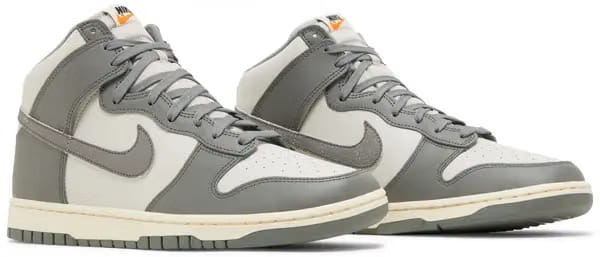 Dunk High SE GS Light Bone Tumbled Grey