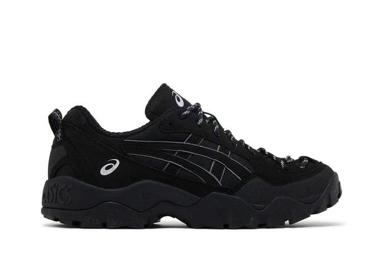 Asics Gel Pickax Triple Black