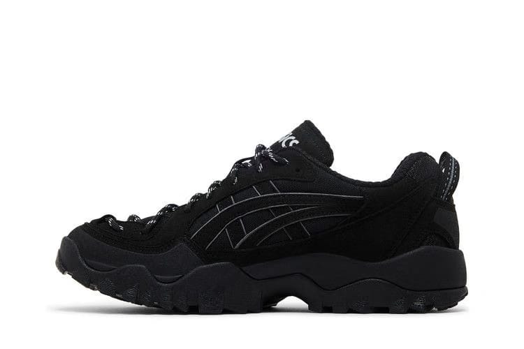 Asics Gel Pickax Triple Black