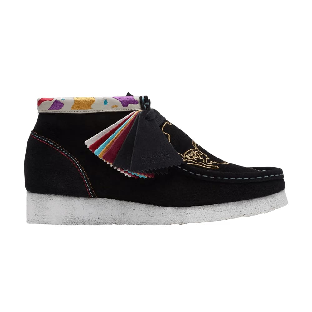 Clarks Wmns Wallabee Boot 'Black Embroidery'