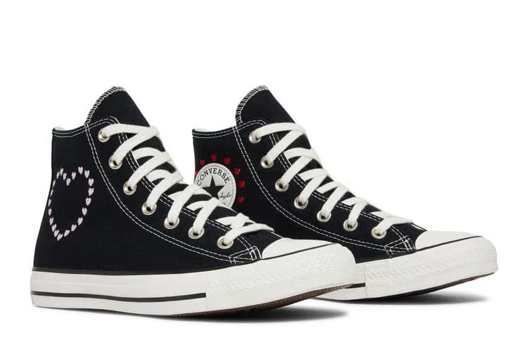 Converse Wmns Chuck Taylor All Star High 'Embroidered Hearts - Black'