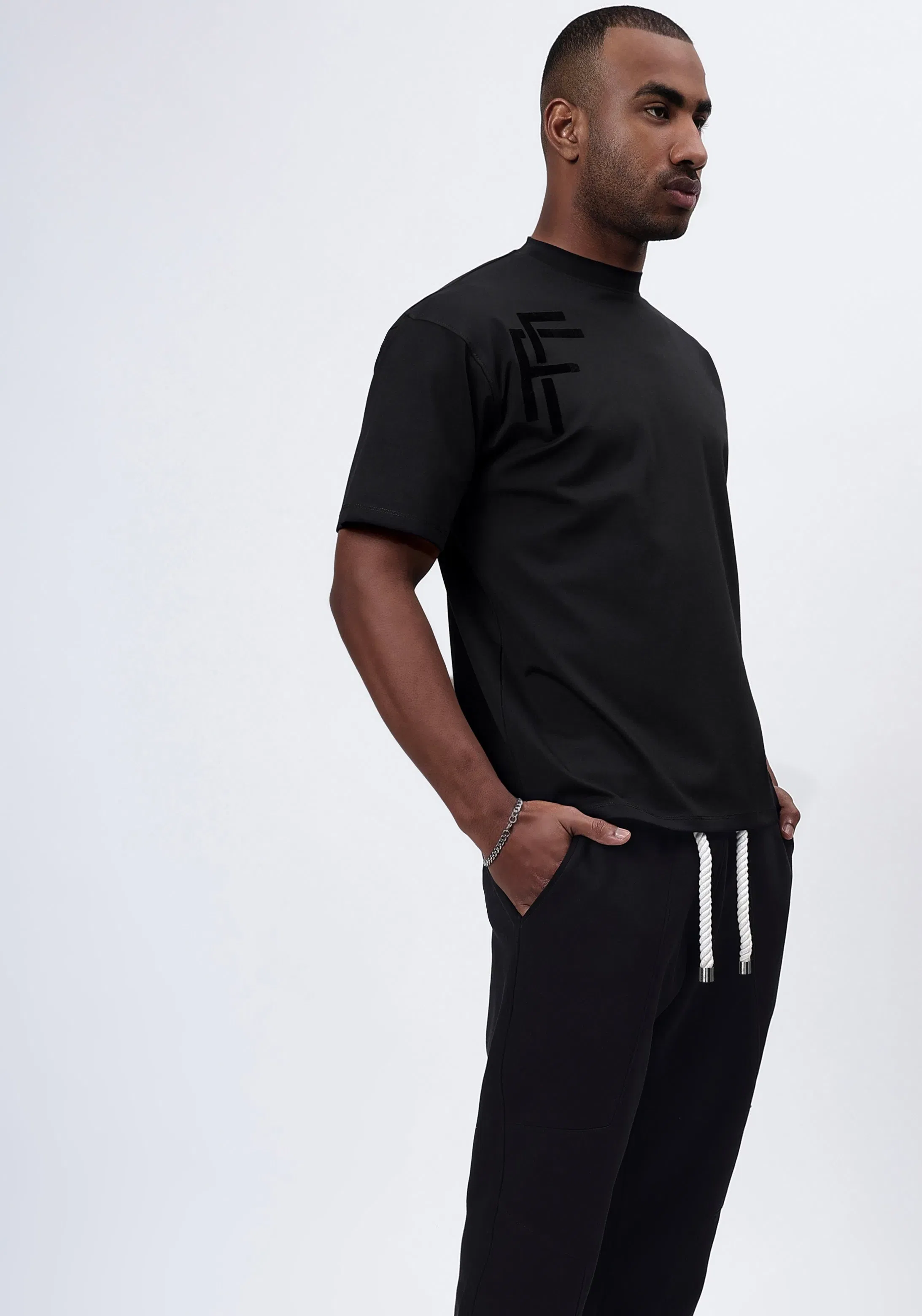 Signature Shorts Sleeved Crewneck