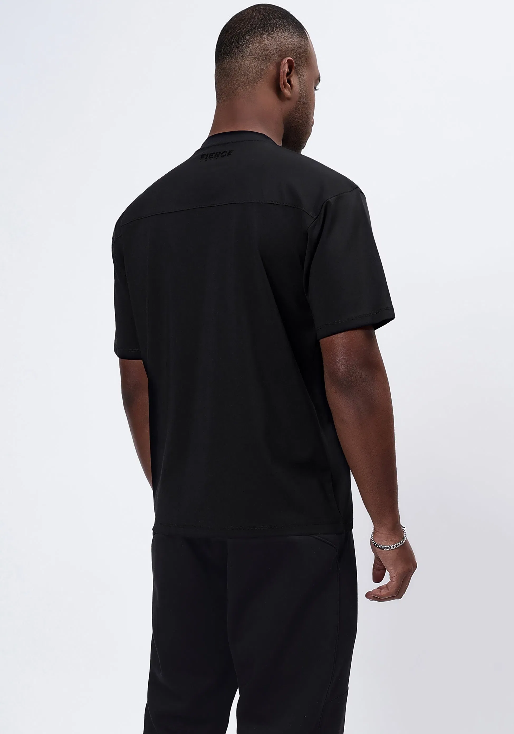 Signature Shorts Sleeved Crewneck