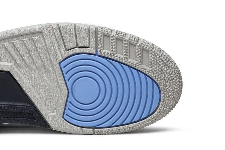 Air Jordan 3 Retro UNC