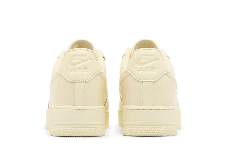 Nike Air Force 1 07 Coconut Milk W