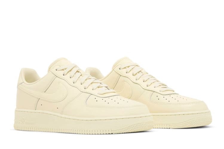 Nike Air Force 1 07 Coconut Milk W
