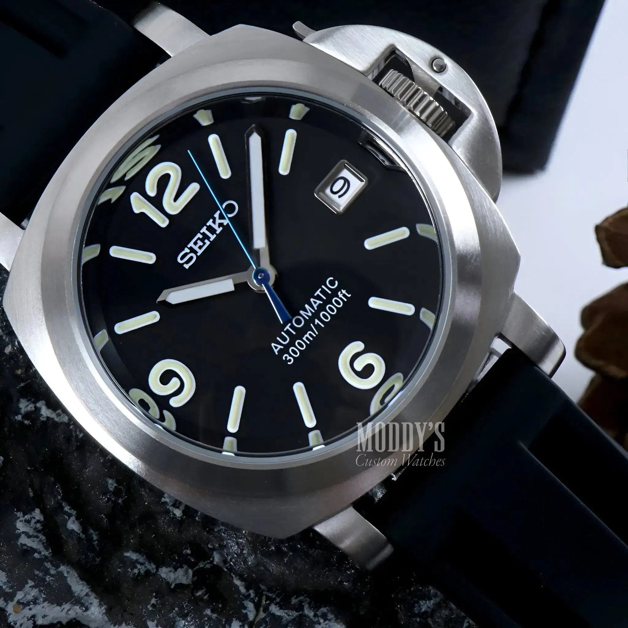 Paneiko Black Rubber