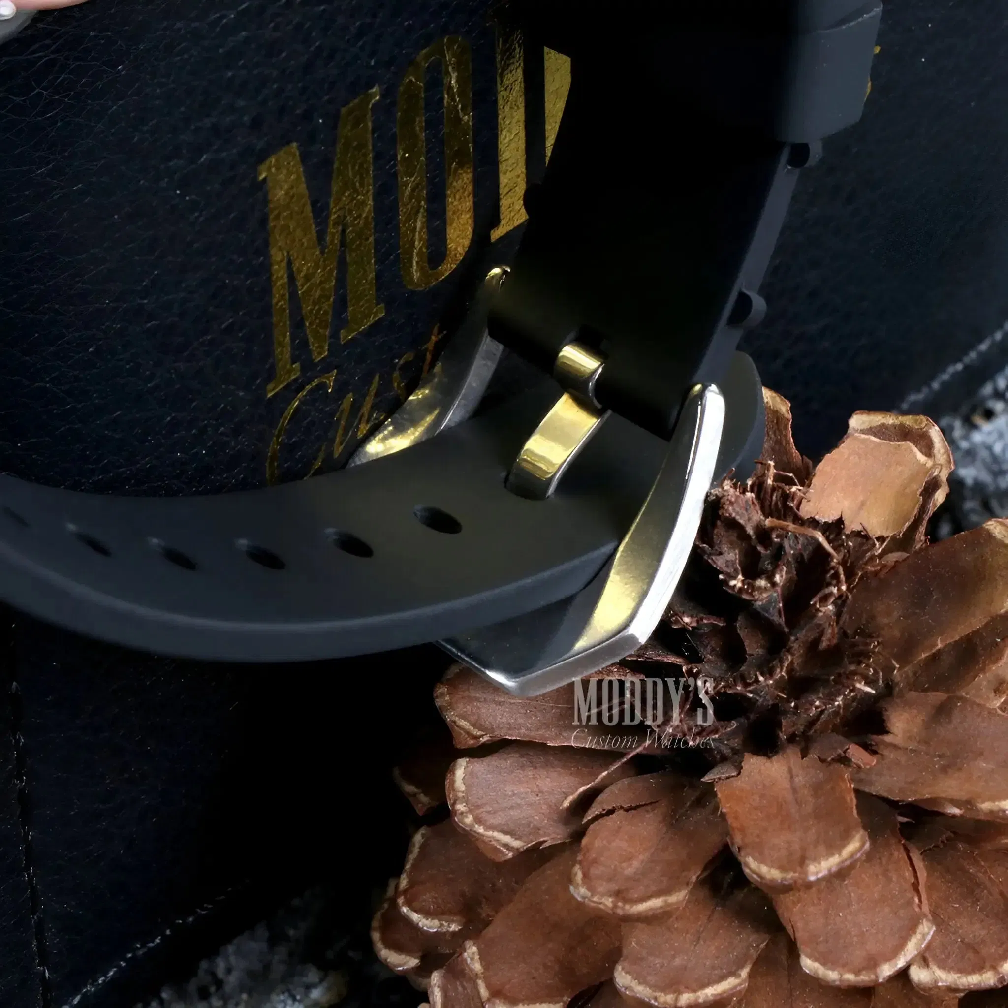 Paneiko Black Rubber