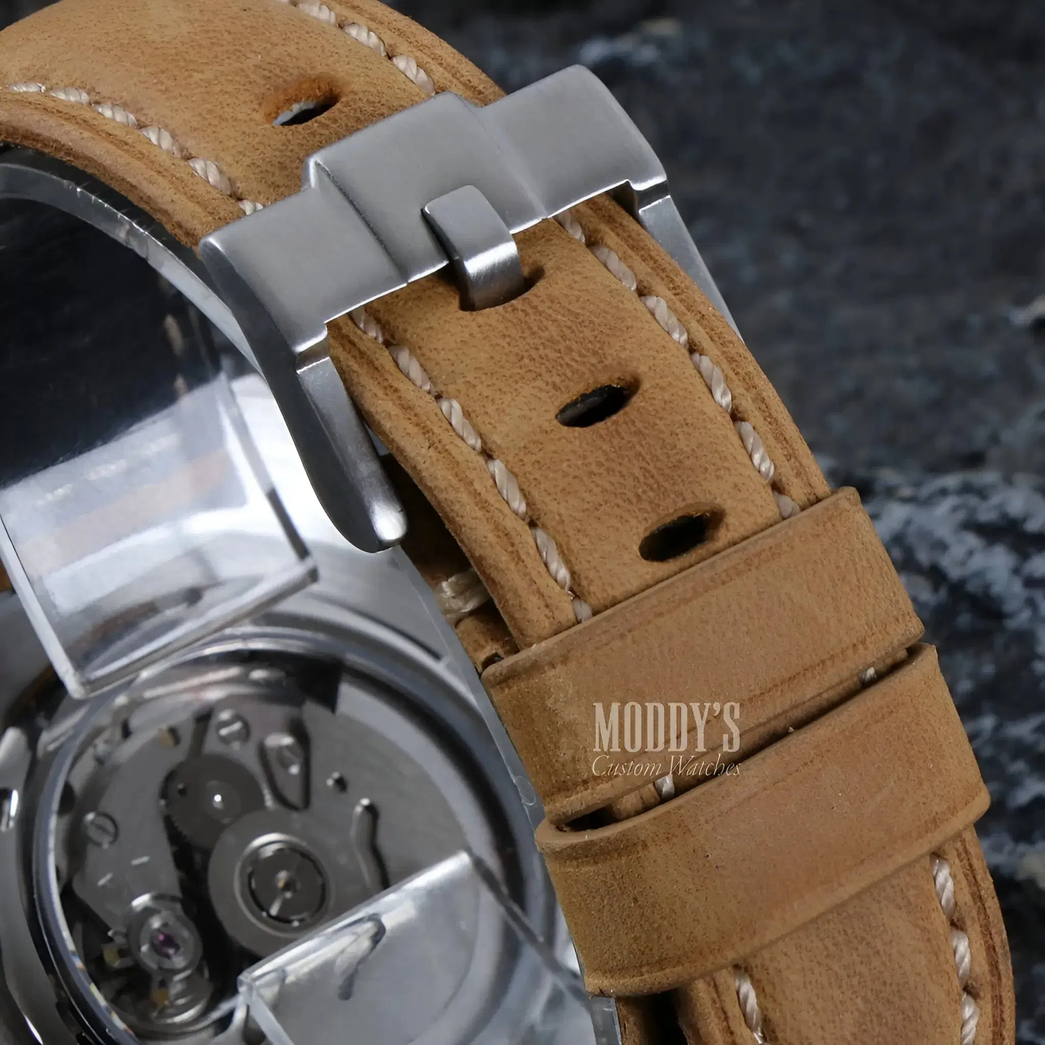 Paneiko Sand Leather