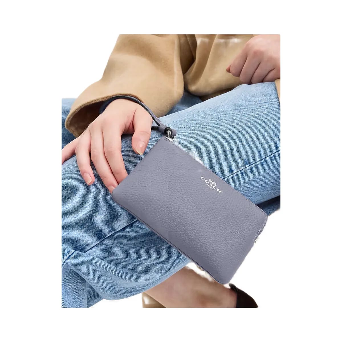 Coach Corner Zip Wristlet Pebbled Leather-Silver-Mist