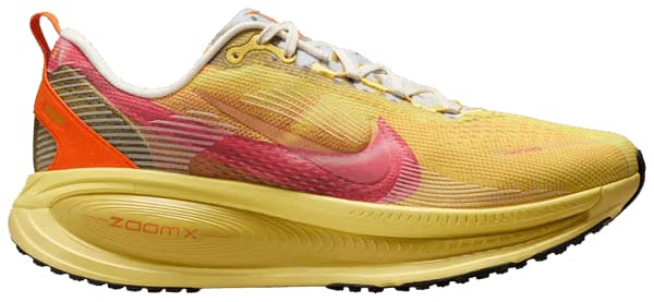 Nike Vomero 18 International Running Pack