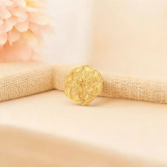 Intricate Gold Finger Ring
