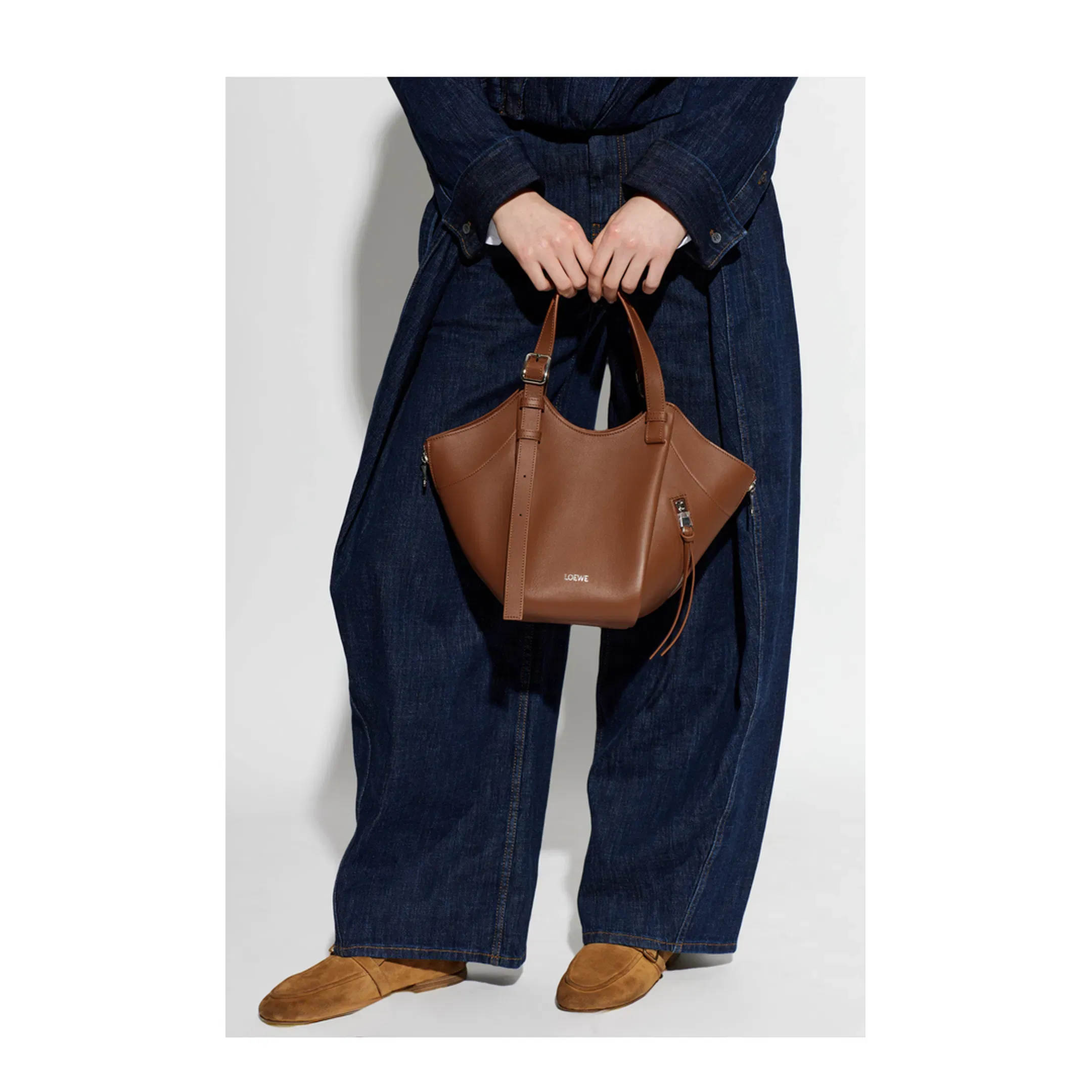 Hammock Flip Medium Shoulder Bag - Brown