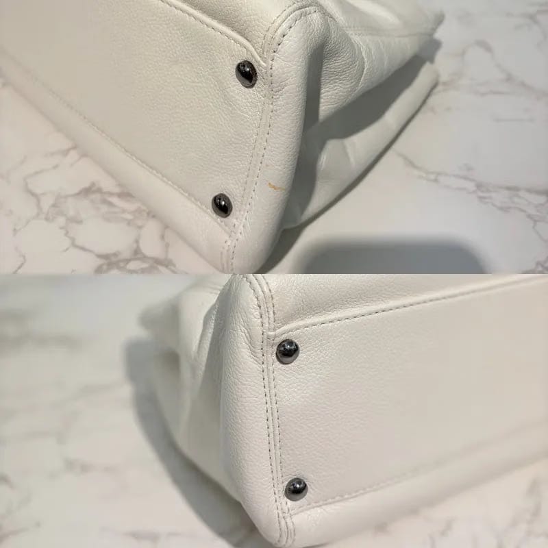 C532 - CHANEL Vintage White Cavier Leather 2.55 Executive Handbag