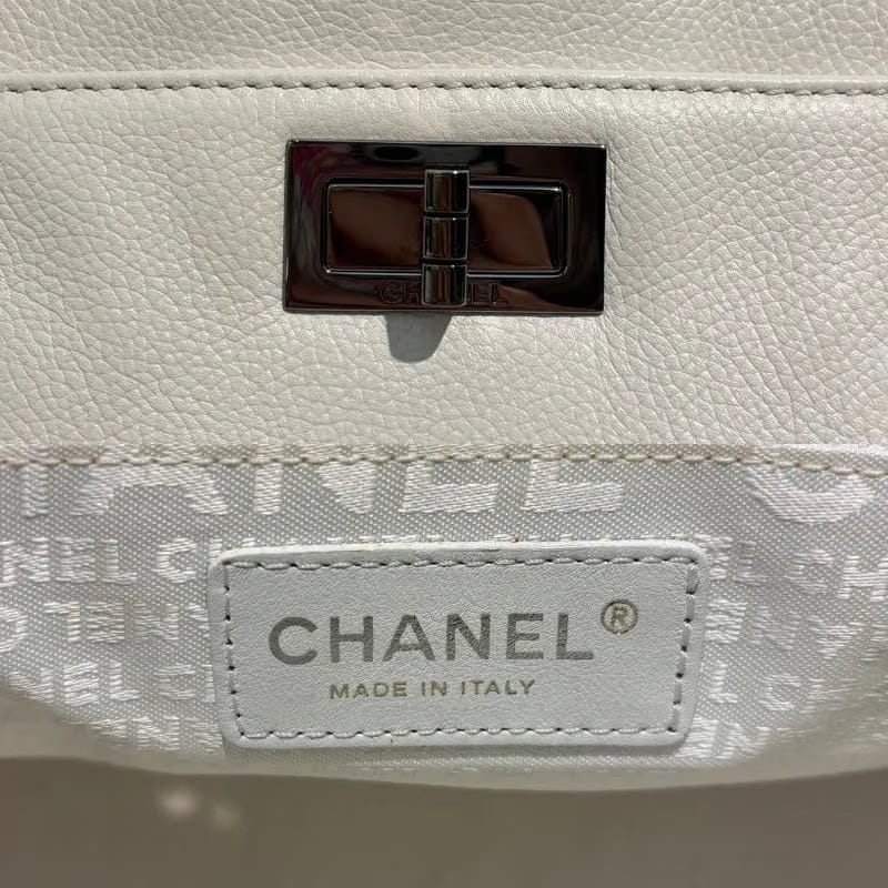 C532 - CHANEL Vintage White Cavier Leather 2.55 Executive Handbag