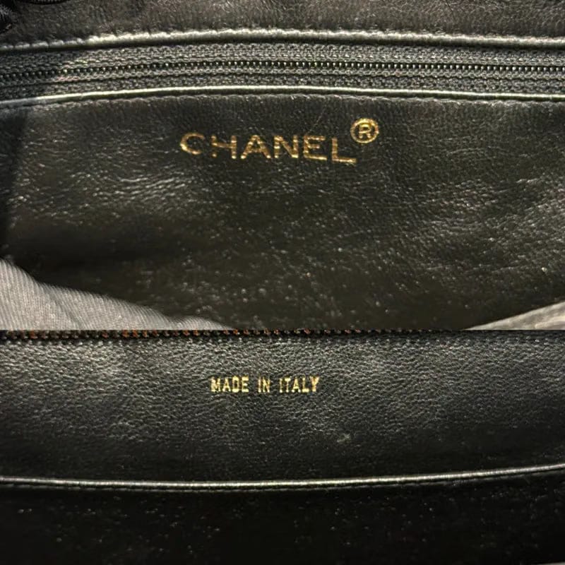RC424 - CHANEL Vintage Black Caviar Leather Shoulder Bag