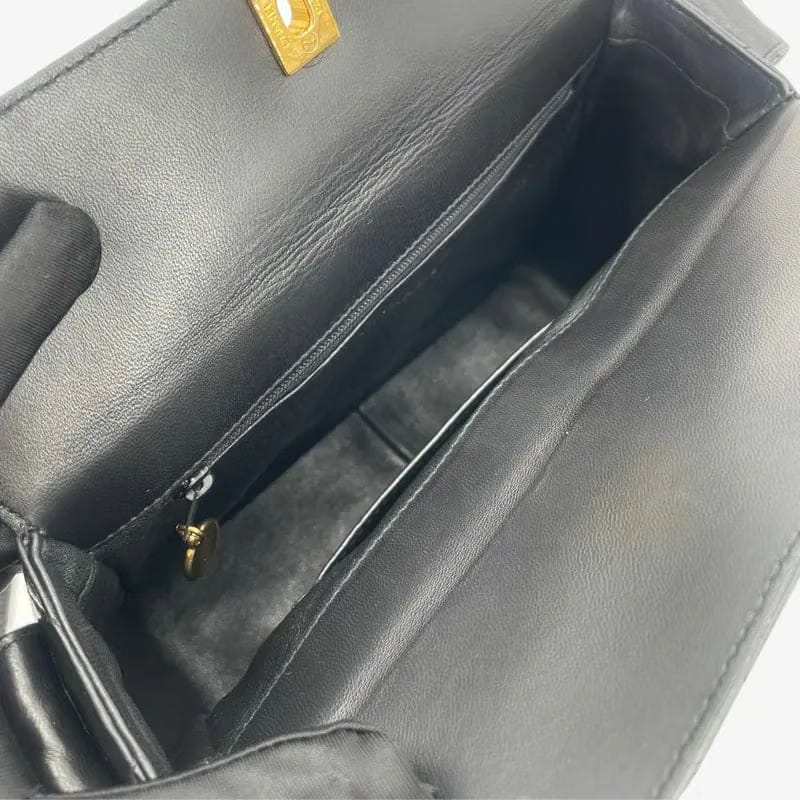 RC331 - CHANEL Vintage Black Lambskin CC Turnlock Shoulder Bag