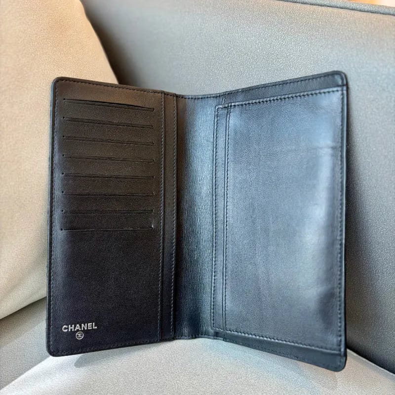 JW406 - CHANEL Vintage Black Lambskin Long Wallet