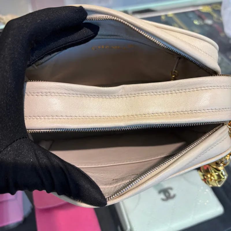 RB289 - CHANEL Vintage Beige Lambskin Camera Bag