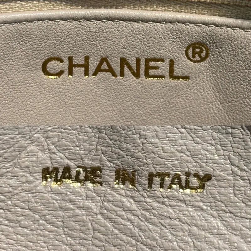RB289 - CHANEL Vintage Beige Lambskin Camera Bag