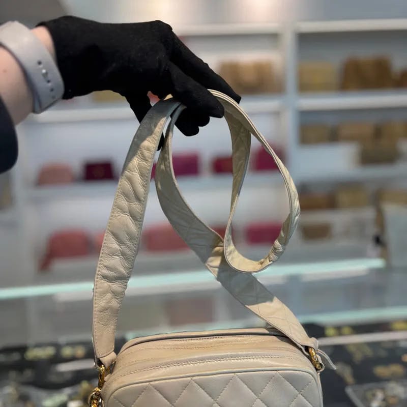 RB289 - CHANEL Vintage Beige Lambskin Camera Bag