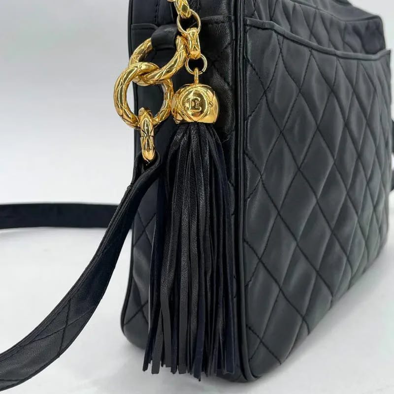 JW844 - CHANEL Vintage Black Lambskin Quilted Camera Bag