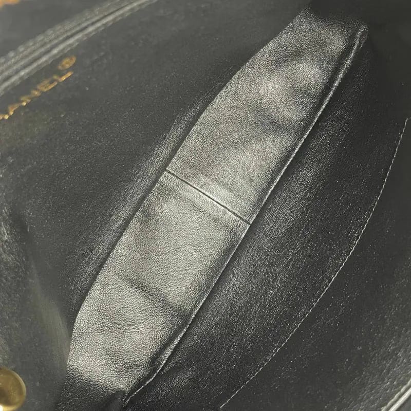 JW844 - CHANEL Vintage Black Lambskin Quilted Camera Bag