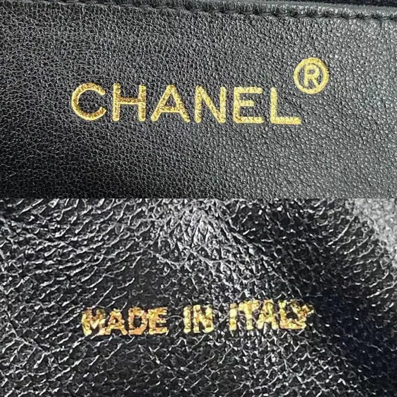 JW844 - CHANEL Vintage Black Lambskin Quilted Camera Bag