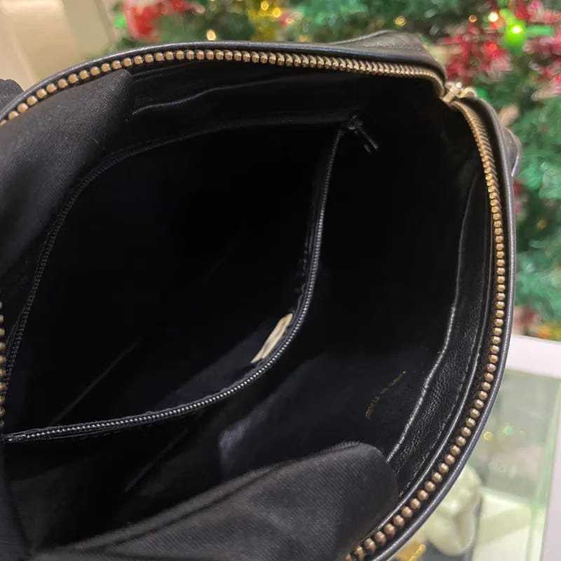 JW596 - CHANEL Vintage Black Lambskin Chevron Camera Bag