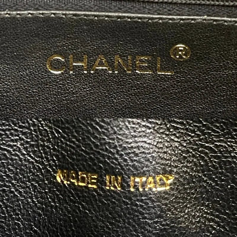 JW596 - CHANEL Vintage Black Lambskin Chevron Camera Bag