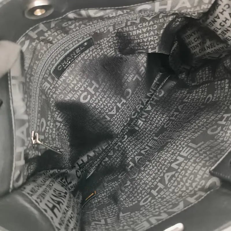RB512 - CHANEL Vintage Black Lambskin Chocolate Bar Tote Bag