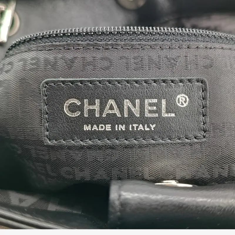 RB512 - CHANEL Vintage Black Lambskin Chocolate Bar Tote Bag