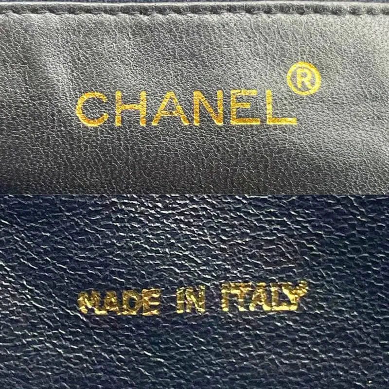 RC156 - CHANEL Vintage Black Lambskin Camera Bag