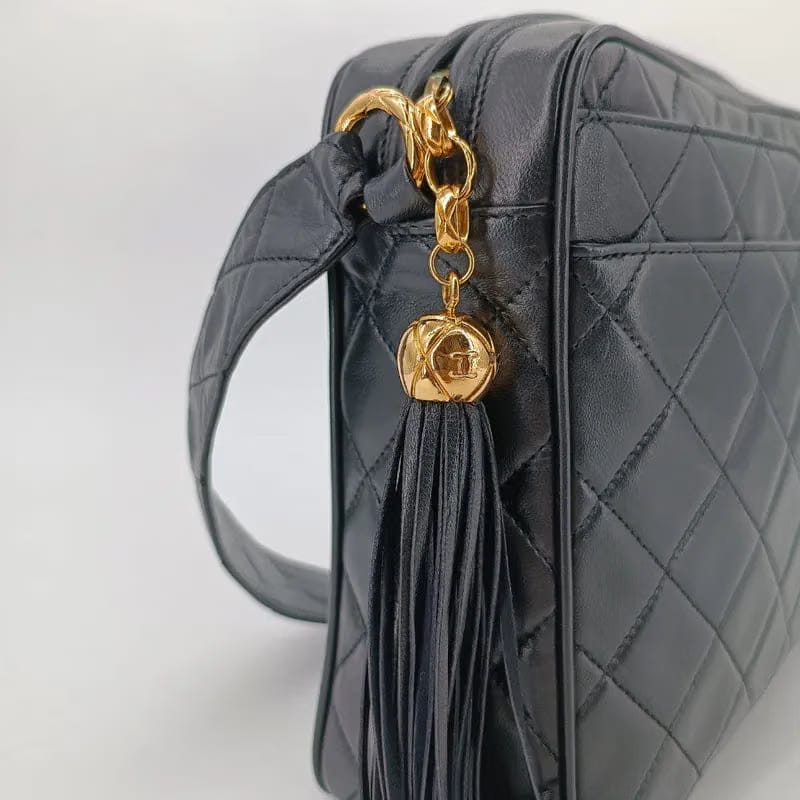 RB768 - CHANEL Vintage Black Lambskin Quilted Camera Bag