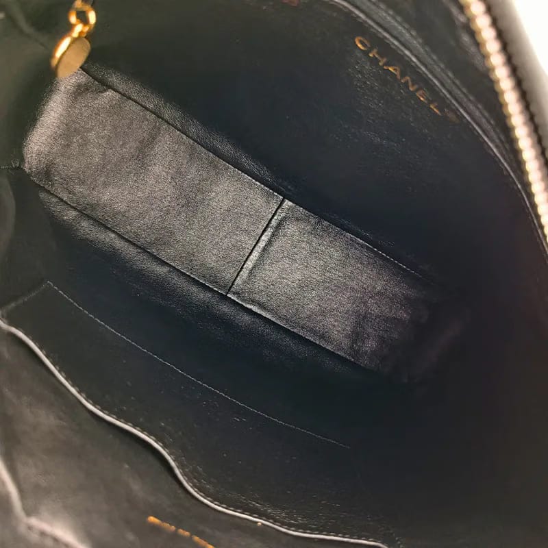 RB768 - CHANEL Vintage Black Lambskin Quilted Camera Bag