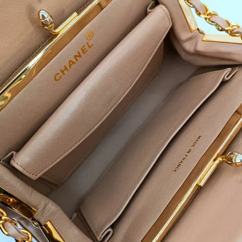 RB447 - CHANEL Vintage Beige Lambskin Chevron Handbag