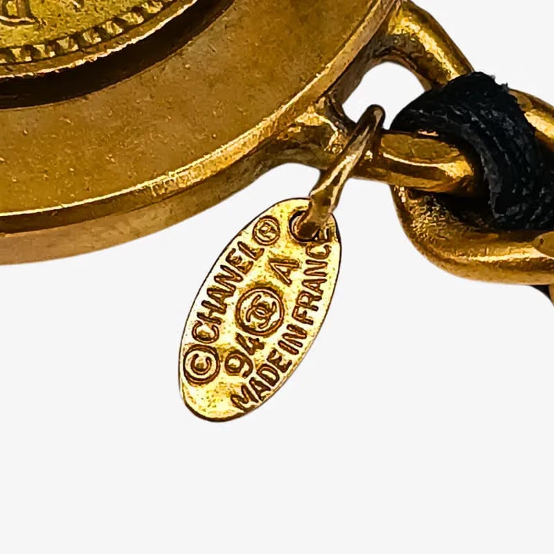 RA872 - CHANEL Gold Key Ring