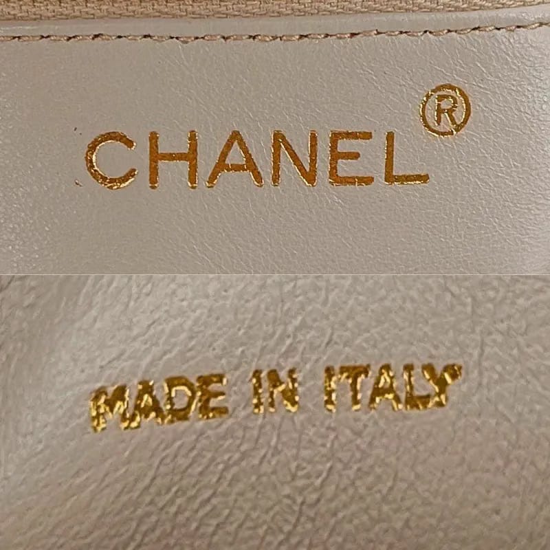 RA862 - CHANEL Vintage Beige Lambskin Tassel Camera Bag