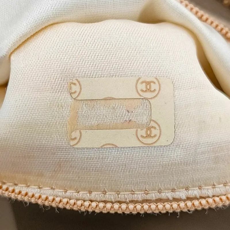 RA862 - CHANEL Vintage Beige Lambskin Tassel Camera Bag