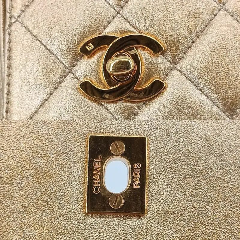 C462 - CHANEL Vintage Gold Lambskin Gold Chain Camera Bag