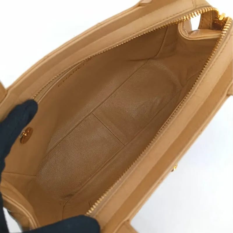 RA491 - CHANEL Vintage Beige Lambskin Quilted Handbag