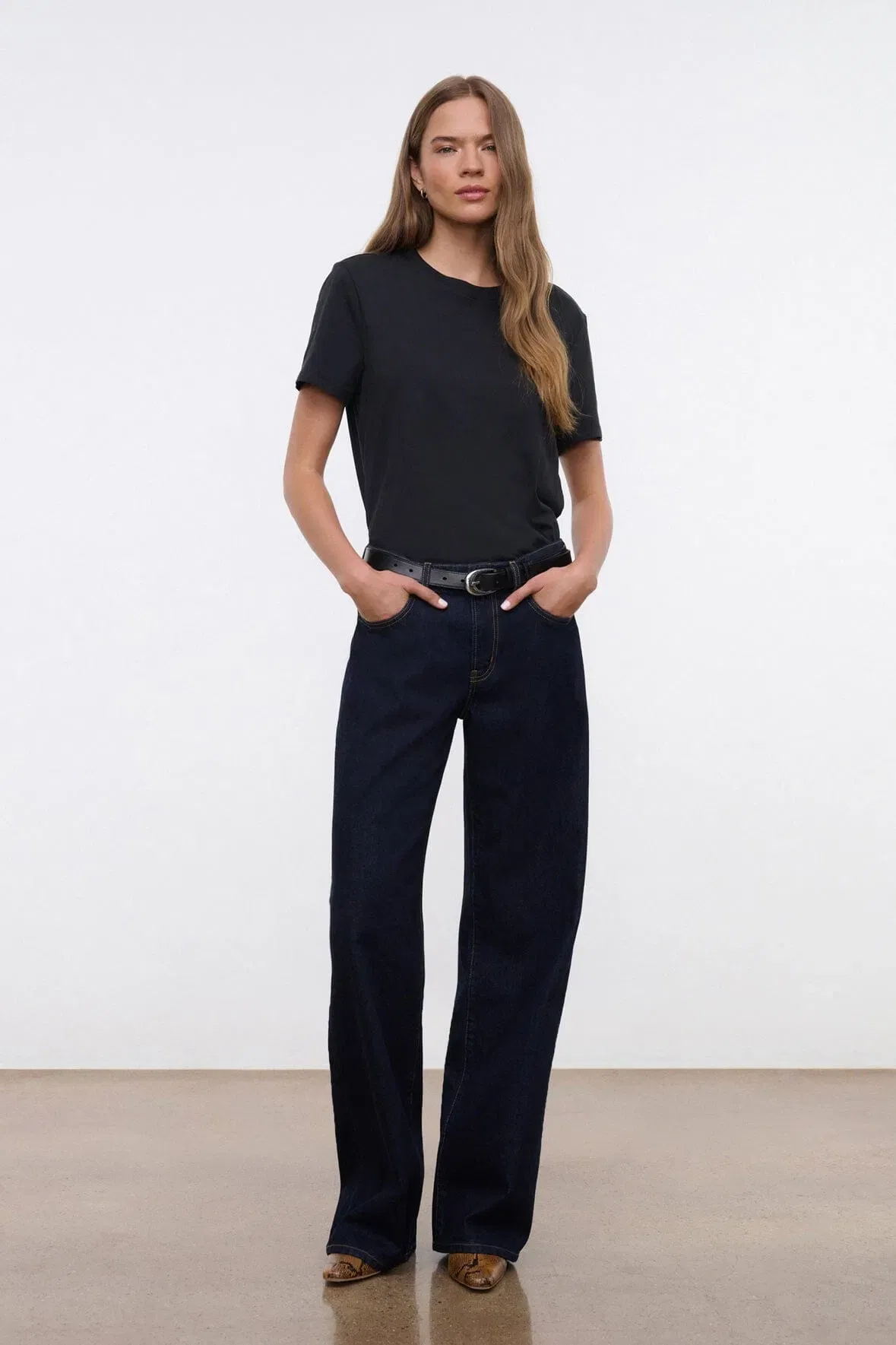 CREW NECK T-Shirt BLACK